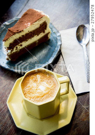coffee cup and Chocolate cake in coffee shop 27952478