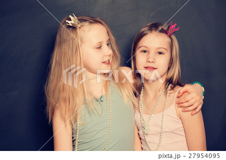 Two sisters smiling, portrait 27954095