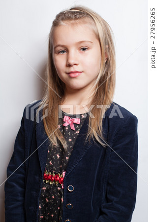 Cute little girl (9 years) 27956265