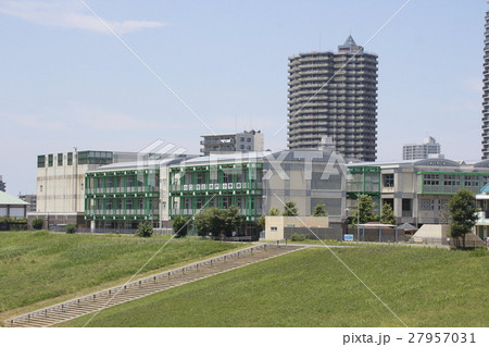 荒川土手に建つ舟戸学園（舟戸小学校） 27957031