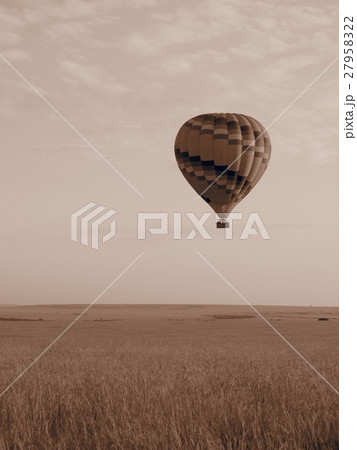 Balloon flight at first light in Kenya safari Balloon flight at first light in Kenya safari 27958322