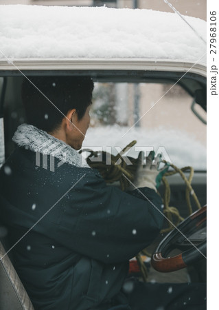 middle-aged and older person 27968106
