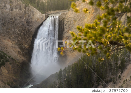 Yellowstone Waterfall in autumn 27972700