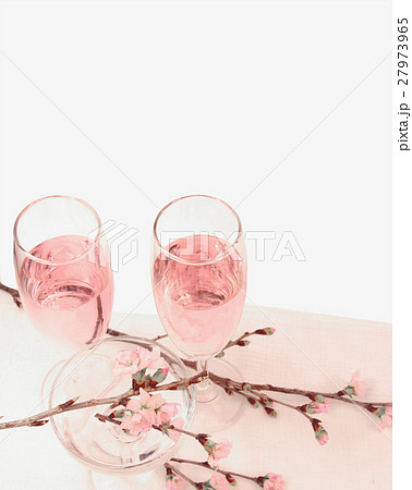 桜の花とロゼワイン 27973965