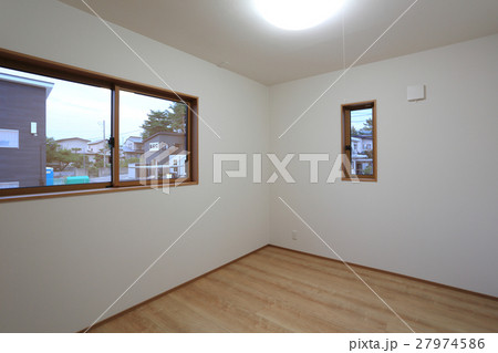 新築住宅の子供部屋 27974586