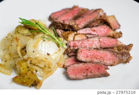 Pink BBQ steak sliced with grilled onion potato 27975210