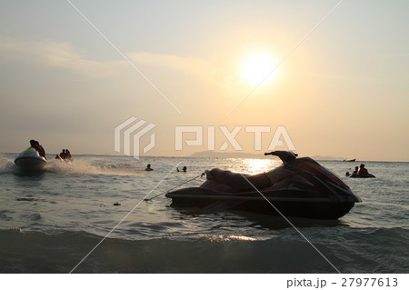 jet in sunset 27977613