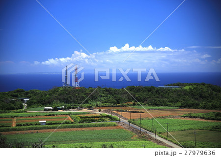 沖永良部島から与論島・沖縄本島を望む 27979636