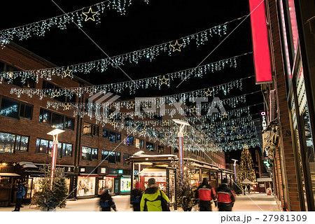 夜のロヴァニエミ市街地・中心部 27981309