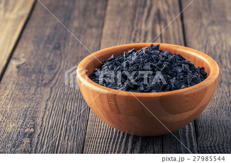 Crystal flakes of black natural sea salt. Crystal flakes of black natural sea salt. 27985544