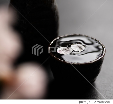 桜　日本酒　お猪口　猪口　ぐい飲み　ぐい呑み　ぐい吞み　酒　吟醸　花見　春　季節　お花見　花見酒 27986596