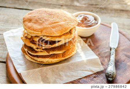Pancakes with chocolate cream Pancakes with chocolate cream 27986842