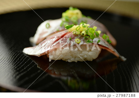 にぎりずし　握り　にぎり鮨　にぎり寿司　鮨　寿司　すし　sushi　和食　日本食　漆　漆器 27987188