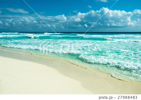 Cancun beach panorama, Mexico 27988483