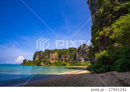 Over hanging cliffs on a sandy beach 27991281