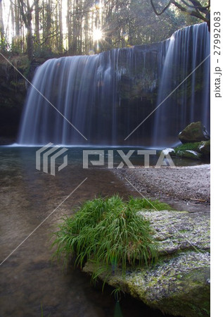 熊本県小国町の滝　冬の鍋ケ滝 27992083