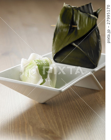 kueh 27995170