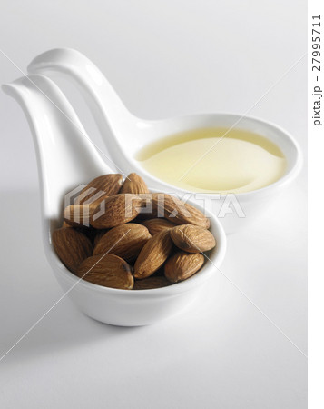 almond oil almond oil 27995711