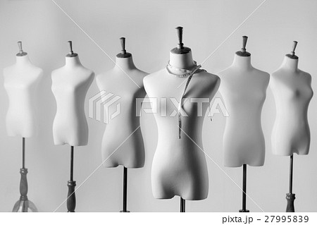 female mannequin 27995839
