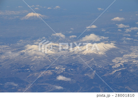 空から見る八甲田山と岩木山 空から見る八甲田山と岩木山 28001810