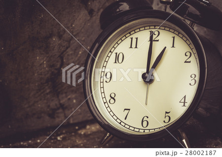1 o'clock retro vintage clock brown color tone. 28002187