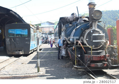 世界遺産の鉄道 ダージリンヒマラヤ鉄道の蒸気機関車 インド 世界遺産の鉄道 ダージリンヒマラヤ鉄道の蒸気機関車 インド 28002517
