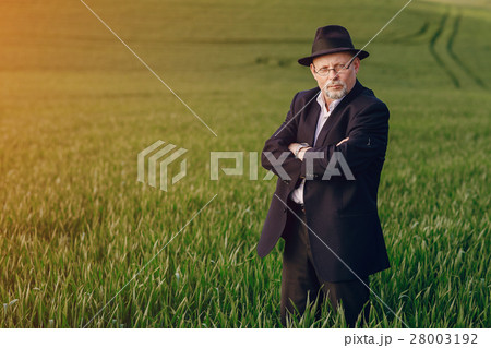 old man in field 28003192