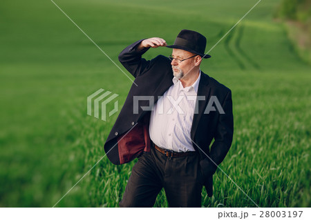 old man in field old man in field 28003197