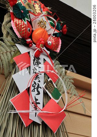 正月の玄関飾り 28003206