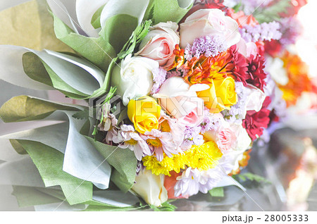 bouquet of  rose flowers in blur background 28005333
