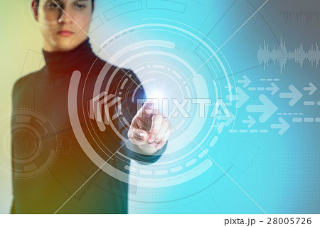 未来的インターフェースと男性 28005726