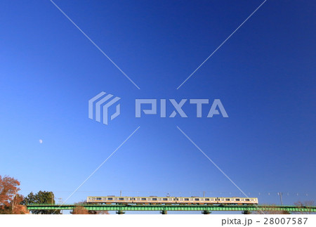 冬の青空と八高線 冬の青空と八高線 28007587