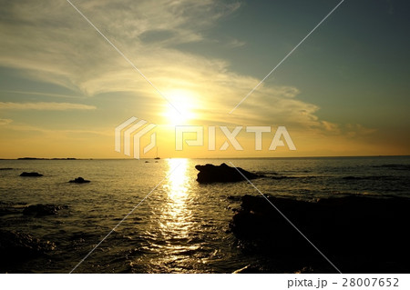 海岸の夕日・荒井浜海水浴場 28007652