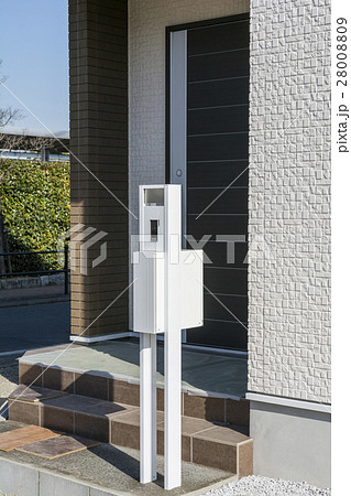 新築住宅の機能門柱の写真素材 28008809 Pixta