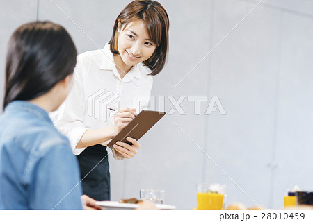 料理　女性 28010459