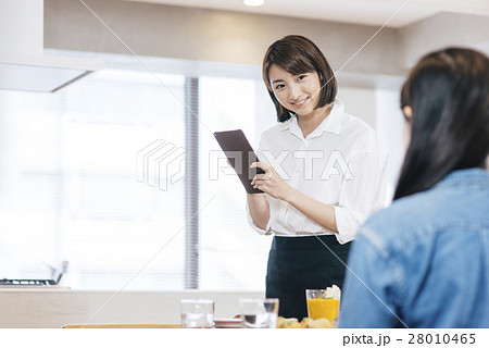 料理　女性 28010465