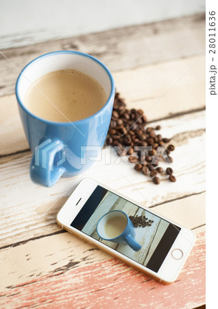Selfie time with a cup of good coffee! 28011636