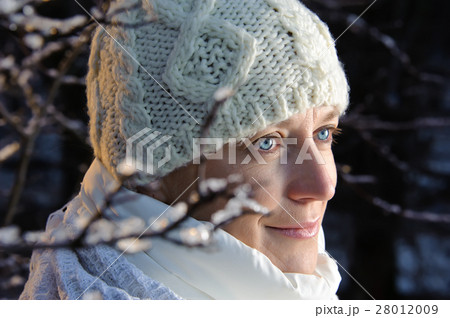 blue-eyed woman in white in the winter forest. blue-eyed woman in white in the winter forest. 28012009