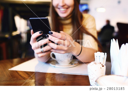 Close up of women's hands holding cell telephone 28013185