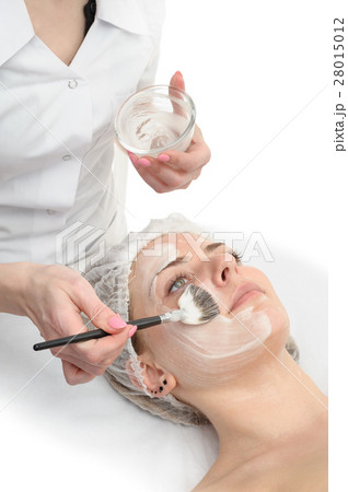 beauty salon, facial mask applying 28015012