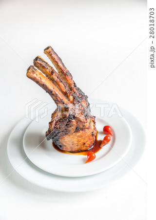 Portion of grilled pork ribs 28018703