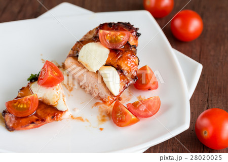 Grilled chicken steak with mozzarella 28020025