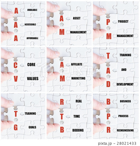Hand of business man completing the puzzle 28021433