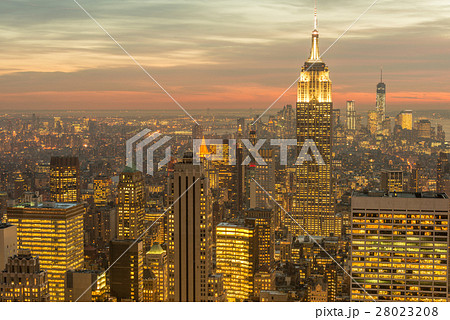 Night view of New York Manhattan during sunset 28023208