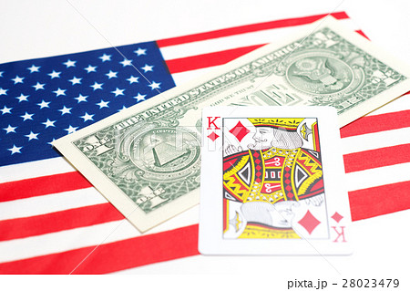 星条旗とトランプと1ドル紙幣（ダイヤのキング） 28023479