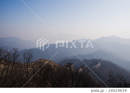the great wall of china with a beautiful sunny day the great wall of china with a beautiful sunny day 28029639