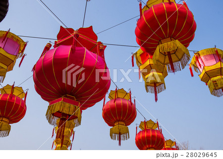 Chinese paper lanterns in temples 28029645