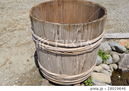 木製の桶 28029646