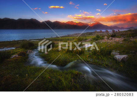 Pangong lake in evening 28032083