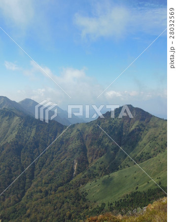 石鎚山山頂から見た二の森方面の景色 石鎚山山頂から見た二の森方面の景色 28032569